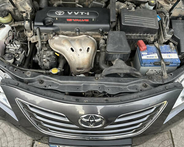 Серый Тойота Камри, объемом двигателя 2.4 л и пробегом 220 тыс. км за 8700 $, фото 57 на Automoto.ua