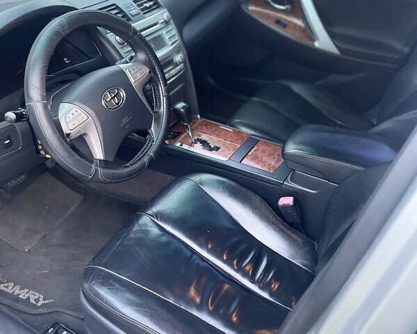 Серый Тойота Камри, объемом двигателя 2.36 л и пробегом 249 тыс. км за 8400 $, фото 6 на Automoto.ua