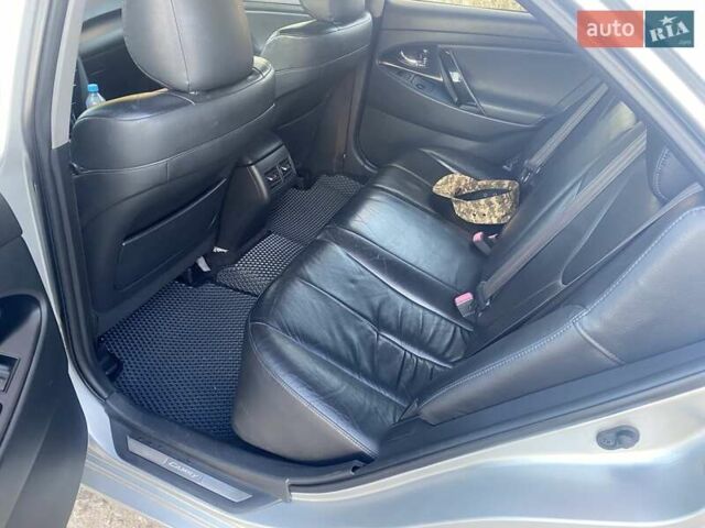 Сірий Тойота Камрі, об'ємом двигуна 3.5 л та пробігом 252 тис. км за 8800 $, фото 9 на Automoto.ua