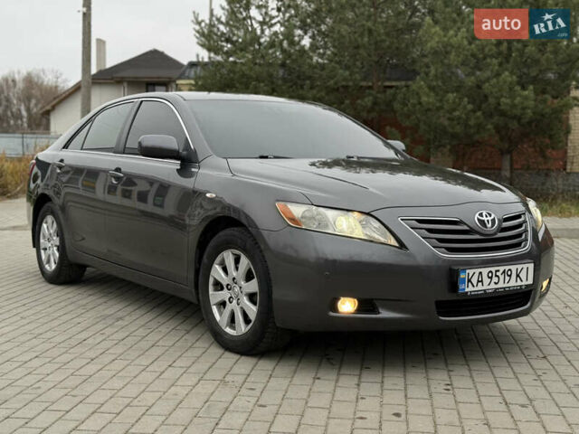 Серый Тойота Камри, объемом двигателя 2.4 л и пробегом 262 тыс. км за 6999 $, фото 6 на Automoto.ua