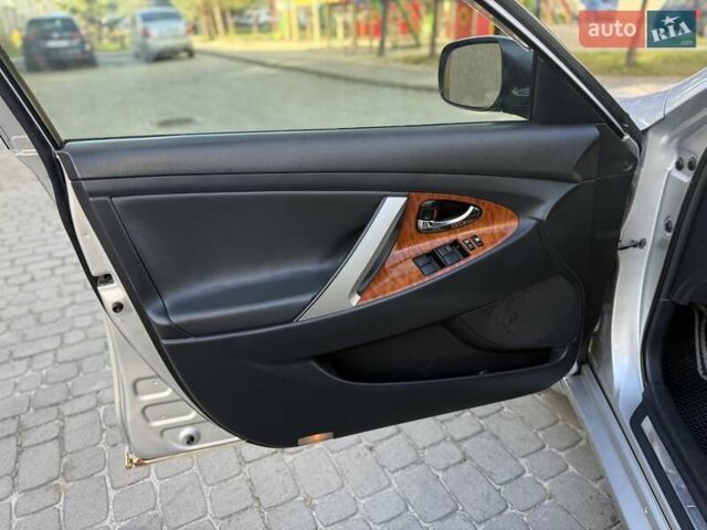 Серый Тойота Камри, объемом двигателя 3.46 л и пробегом 320 тыс. км за 7200 $, фото 16 на Automoto.ua