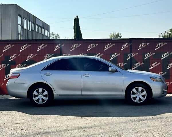 Серый Тойота Камри, объемом двигателя 2.36 л и пробегом 192 тыс. км за 7850 $, фото 3 на Automoto.ua