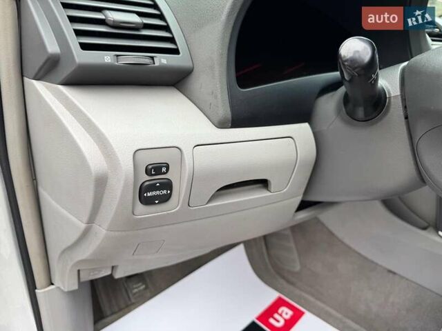 Серый Тойота Камри, объемом двигателя 2.4 л и пробегом 225 тыс. км за 7490 $, фото 18 на Automoto.ua