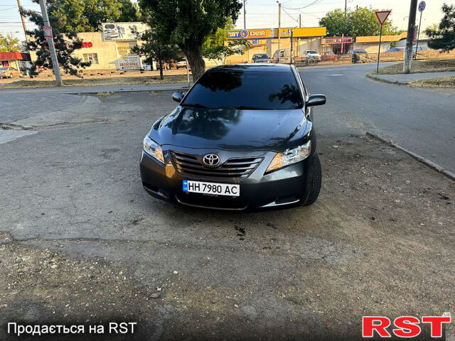 Серый Тойота Камри, объемом двигателя 2.4 л и пробегом 200 тыс. км за 7000 $, фото 1 на Automoto.ua