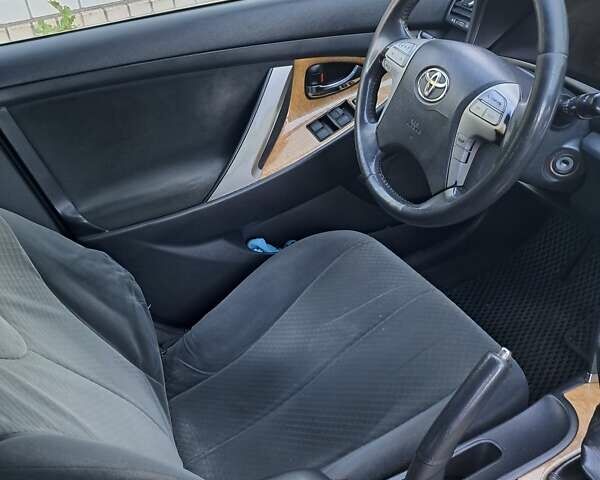 Сірий Тойота Камрі, об'ємом двигуна 2.36 л та пробігом 371 тис. км за 7800 $, фото 5 на Automoto.ua