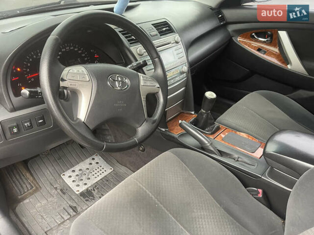 Серый Тойота Камри, объемом двигателя 2.36 л и пробегом 283 тыс. км за 8500 $, фото 8 на Automoto.ua