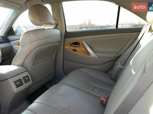 Серый Тойота Камри, объемом двигателя 3.46 л и пробегом 428 тыс. км за 10000 $, фото 15 на Automoto.ua