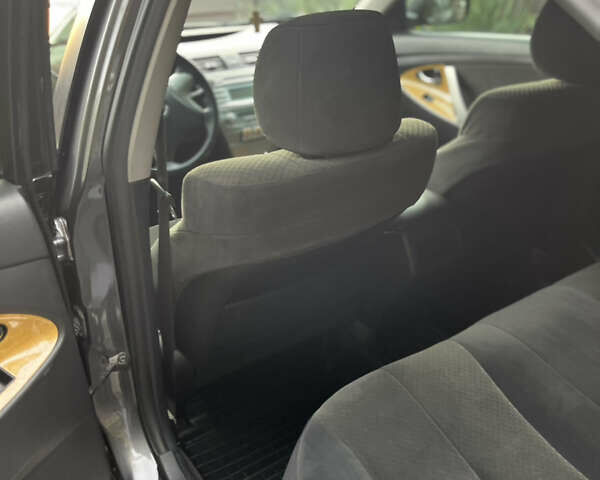 Серый Тойота Камри, объемом двигателя 2.4 л и пробегом 220 тыс. км за 8700 $, фото 44 на Automoto.ua