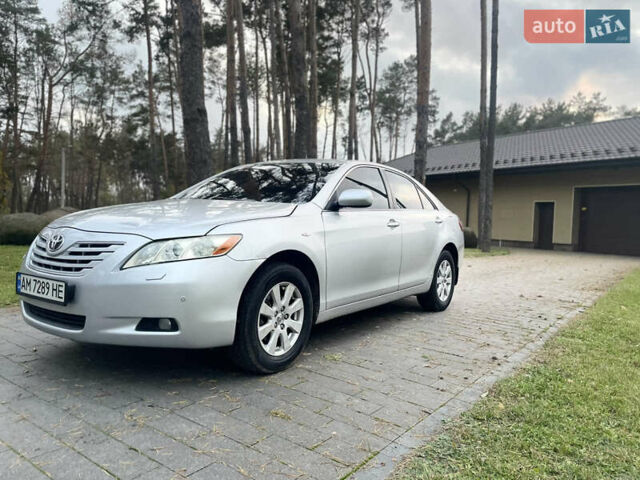 Серый Тойота Камри, объемом двигателя 2.36 л и пробегом 249 тыс. км за 8400 $, фото 1 на Automoto.ua