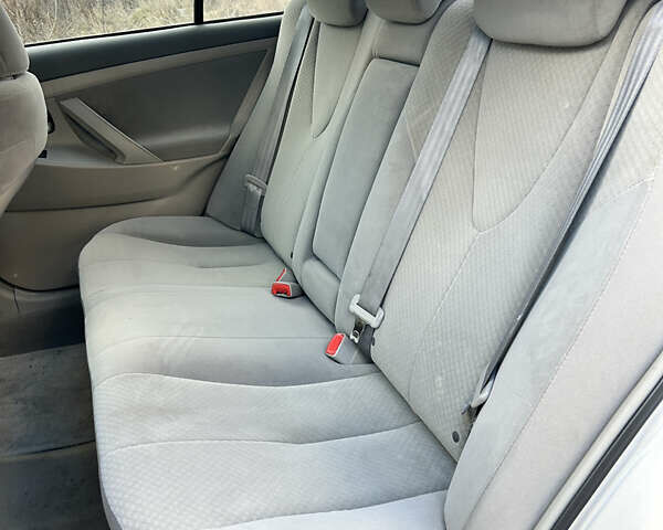 Сірий Тойота Камрі, об'ємом двигуна 2.4 л та пробігом 191 тис. км за 8300 $, фото 12 на Automoto.ua