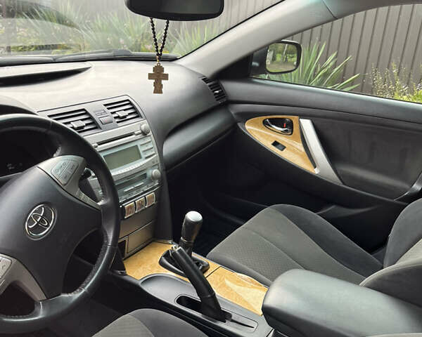 Серый Тойота Камри, объемом двигателя 2.4 л и пробегом 220 тыс. км за 8700 $, фото 39 на Automoto.ua