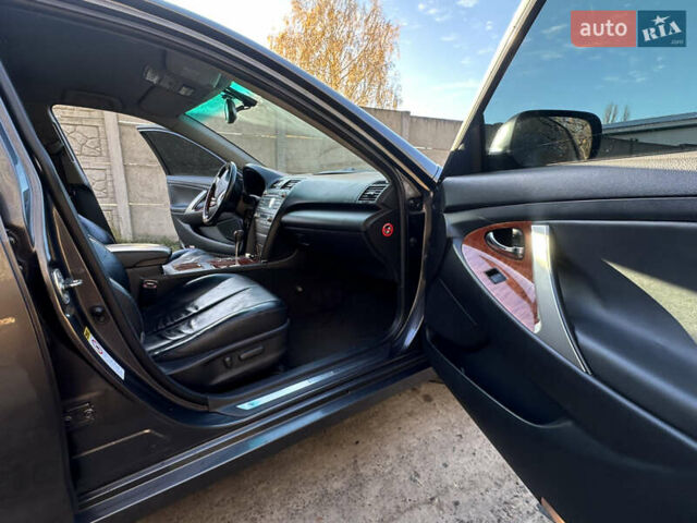 Серый Тойота Камри, объемом двигателя 3.46 л и пробегом 262 тыс. км за 9300 $, фото 13 на Automoto.ua