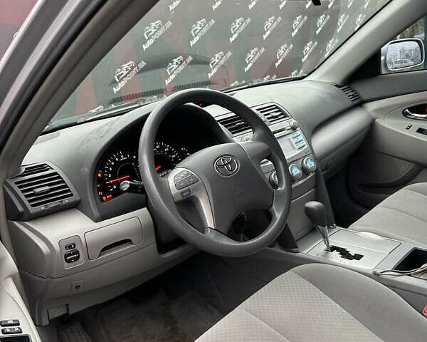 Сірий Тойота Камрі, об'ємом двигуна 2.36 л та пробігом 192 тис. км за 7650 $, фото 15 на Automoto.ua