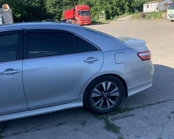Сірий Тойота Камрі, об'ємом двигуна 2.36 л та пробігом 230 тис. км за 8500 $, фото 10 на Automoto.ua