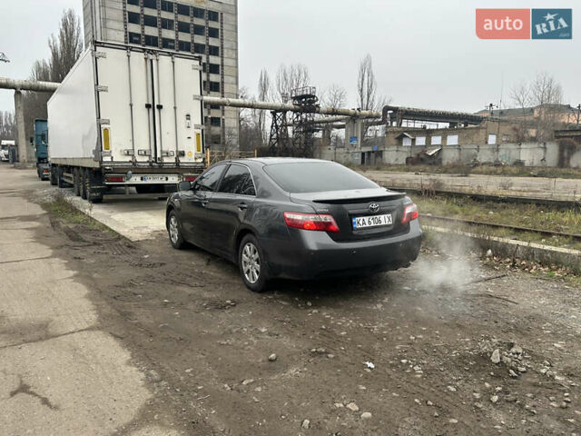 Серый Тойота Камри, объемом двигателя 2.36 л и пробегом 240 тыс. км за 7000 $, фото 2 на Automoto.ua