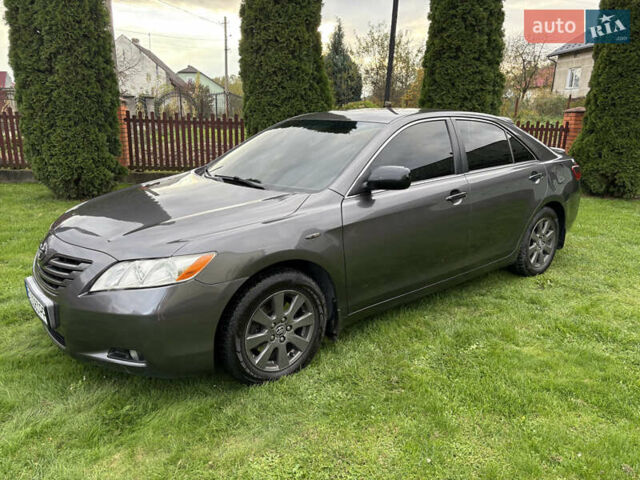 Сірий Тойота Камрі, об'ємом двигуна 2.4 л та пробігом 300 тис. км за 7700 $, фото 8 на Automoto.ua
