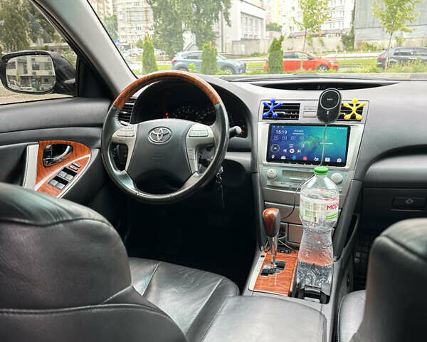 Серый Тойота Камри, объемом двигателя 3.5 л и пробегом 265 тыс. км за 10500 $, фото 19 на Automoto.ua