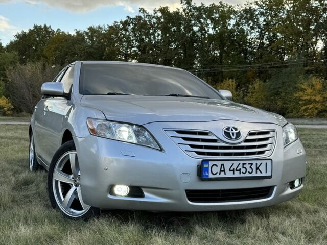 Серый Тойота Камри, объемом двигателя 3.5 л и пробегом 285 тыс. км за 8500 $, фото 1 на Automoto.ua