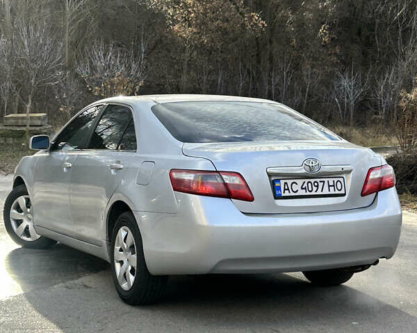 Сірий Тойота Камрі, об'ємом двигуна 2.4 л та пробігом 191 тис. км за 8300 $, фото 5 на Automoto.ua