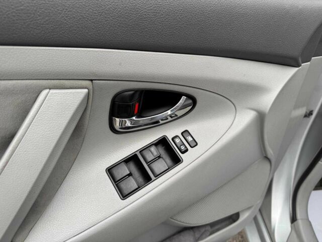 Серый Тойота Камри, объемом двигателя 2.4 л и пробегом 225 тыс. км за 7490 $, фото 17 на Automoto.ua