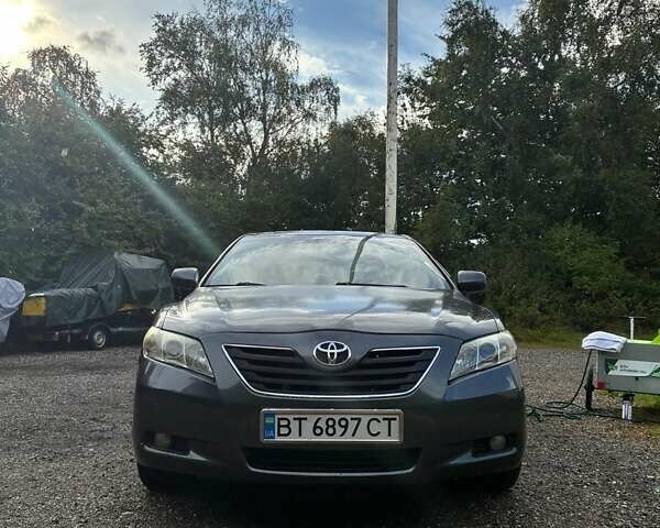 Сірий Тойота Камрі, об'ємом двигуна 2.36 л та пробігом 274 тис. км за 7689 $, фото 1 на Automoto.ua