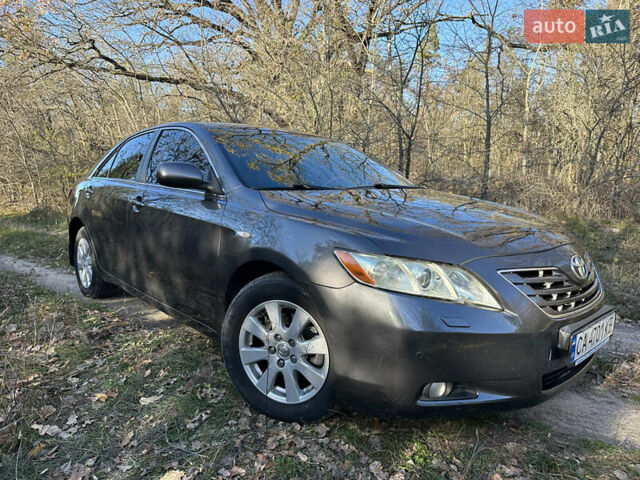 Серый Тойота Камри, объемом двигателя 3.46 л и пробегом 262 тыс. км за 9300 $, фото 1 на Automoto.ua