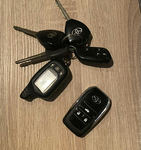 Серый Тойота Камри, объемом двигателя 3.46 л и пробегом 370 тыс. км за 9999 $, фото 13 на Automoto.ua