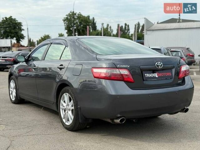 Серый Тойота Камри, объемом двигателя 3.46 л и пробегом 285 тыс. км за 8690 $, фото 3 на Automoto.ua