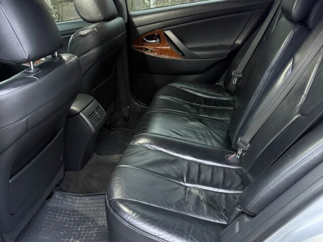 Серый Тойота Камри, объемом двигателя 3.5 л и пробегом 251 тыс. км за 8350 $, фото 5 на Automoto.ua