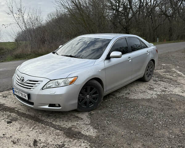 Серый Тойота Камри, объемом двигателя 2.4 л и пробегом 311 тыс. км за 7700 $, фото 2 на Automoto.ua