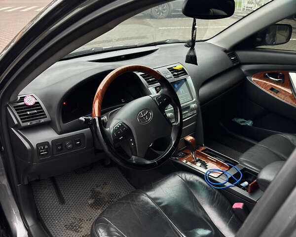 Серый Тойота Камри, объемом двигателя 3.46 л и пробегом 222 тыс. км за 9500 $, фото 6 на Automoto.ua