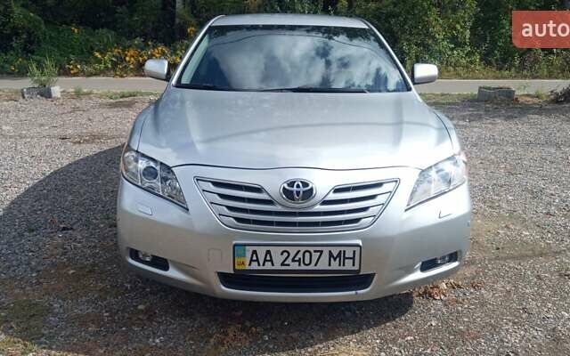 Серый Тойота Камри, объемом двигателя 3.5 л и пробегом 293 тыс. км за 8500 $, фото 2 на Automoto.ua