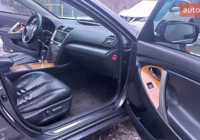 Серый Тойота Камри, объемом двигателя 2.36 л и пробегом 305 тыс. км за 7800 $, фото 20 на Automoto.ua