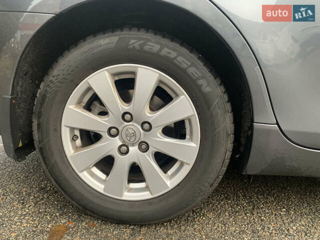 Серый Тойота Камри, объемом двигателя 3.5 л и пробегом 290 тыс. км за 9000 $, фото 26 на Automoto.ua