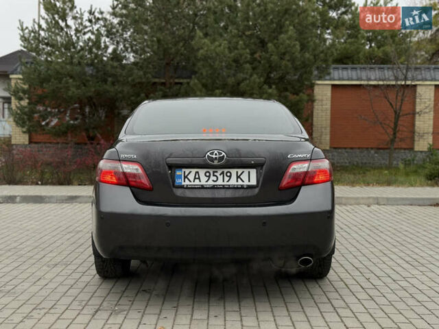 Серый Тойота Камри, объемом двигателя 2.4 л и пробегом 262 тыс. км за 6999 $, фото 3 на Automoto.ua