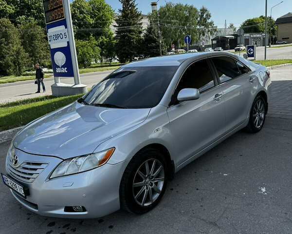 Серый Тойота Камри, объемом двигателя 3.5 л и пробегом 270 тыс. км за 8700 $, фото 2 на Automoto.ua