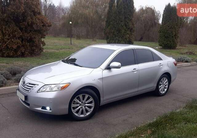 Серый Тойота Камри, объемом двигателя 2.4 л и пробегом 193 тыс. км за 10700 $, фото 2 на Automoto.ua