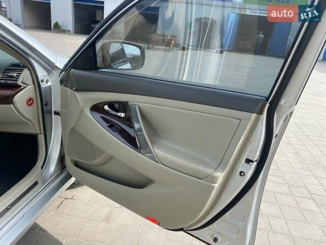 Серый Тойота Камри, объемом двигателя 3.5 л и пробегом 379 тыс. км за 10200 $, фото 10 на Automoto.ua