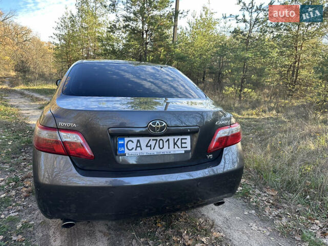 Серый Тойота Камри, объемом двигателя 3.46 л и пробегом 262 тыс. км за 9300 $, фото 5 на Automoto.ua