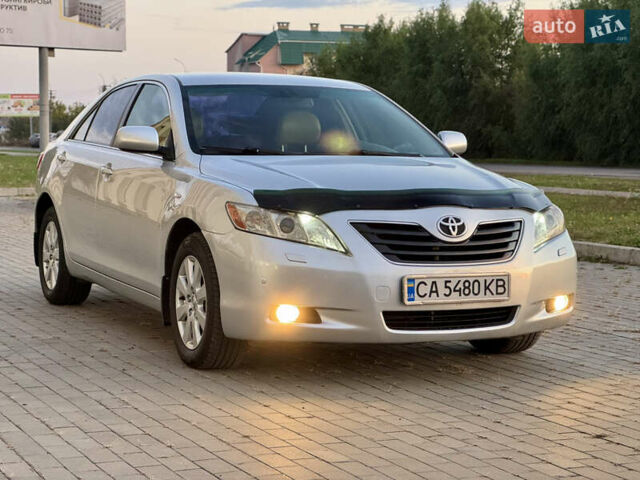 Серый Тойота Камри, объемом двигателя 2.36 л и пробегом 221 тыс. км за 7999 $, фото 5 на Automoto.ua