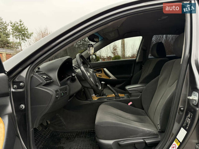 Серый Тойота Камри, объемом двигателя 2.4 л и пробегом 262 тыс. км за 6999 $, фото 11 на Automoto.ua