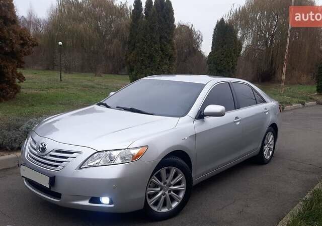 Серый Тойота Камри, объемом двигателя 2.4 л и пробегом 193 тыс. км за 10700 $, фото 1 на Automoto.ua