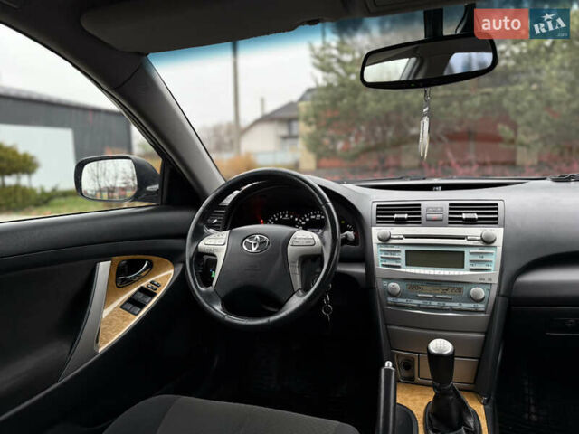 Серый Тойота Камри, объемом двигателя 2.4 л и пробегом 262 тыс. км за 6999 $, фото 23 на Automoto.ua