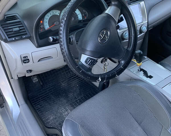 Сірий Тойота Камрі, об'ємом двигуна 2.36 л та пробігом 230 тис. км за 8500 $, фото 8 на Automoto.ua