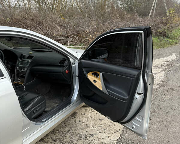 Серый Тойота Камри, объемом двигателя 2.4 л и пробегом 311 тыс. км за 7700 $, фото 15 на Automoto.ua