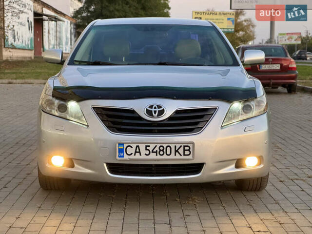 Серый Тойота Камри, объемом двигателя 2.36 л и пробегом 221 тыс. км за 7999 $, фото 2 на Automoto.ua