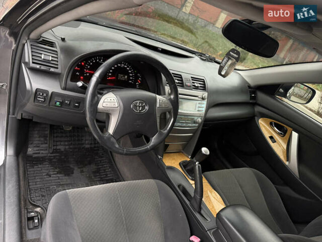 Серый Тойота Камри, объемом двигателя 2.4 л и пробегом 262 тыс. км за 6999 $, фото 13 на Automoto.ua