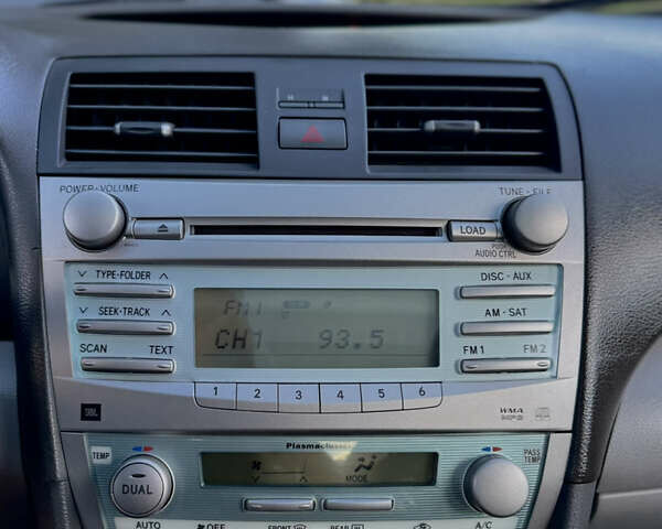 Сірий Тойота Камрі, об'ємом двигуна 2.4 л та пробігом 422 тис. км за 8000 $, фото 27 на Automoto.ua