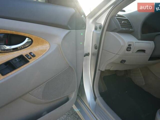 Серый Тойота Камри, объемом двигателя 3.46 л и пробегом 428 тыс. км за 10000 $, фото 11 на Automoto.ua