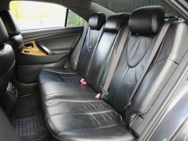 Сірий Тойота Камрі, об'ємом двигуна 3.5 л та пробігом 231 тис. км за 10000 $, фото 7 на Automoto.ua